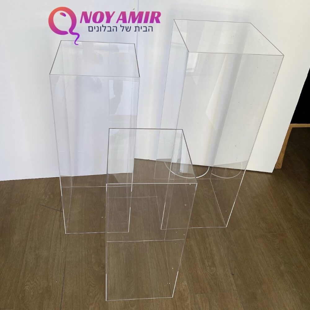 סט 3 במות מרובעות אקריליק שקוף