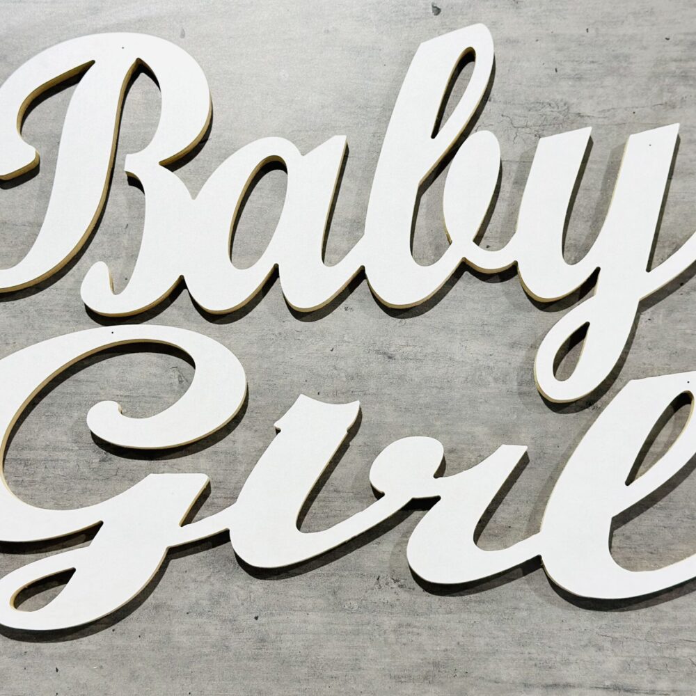 שלט Baby Girl מעץ בצבע לבן
