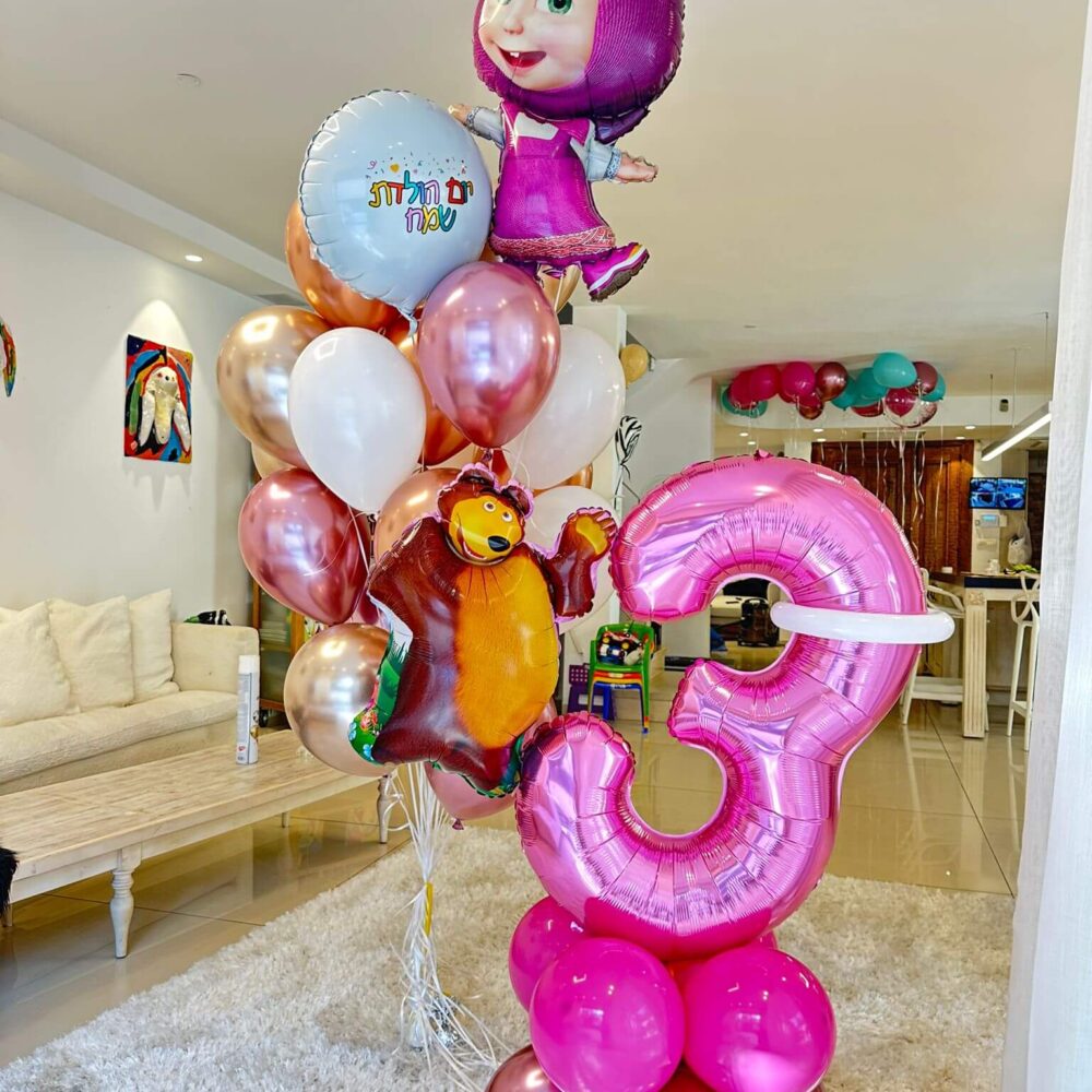 מעמד + זר בלונים מנופחים בקונספט מאשה והדוב