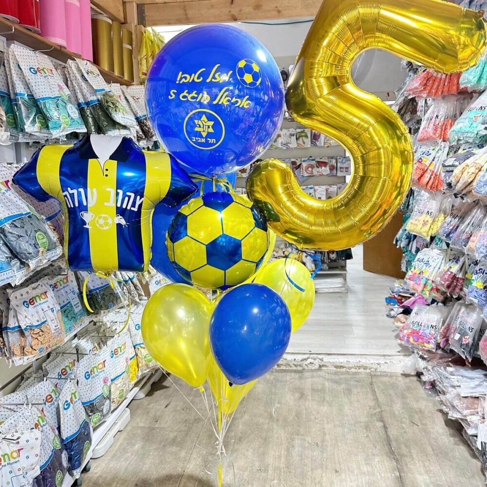 זר בלונים מנופחים בקונספט מכבי תל אביב