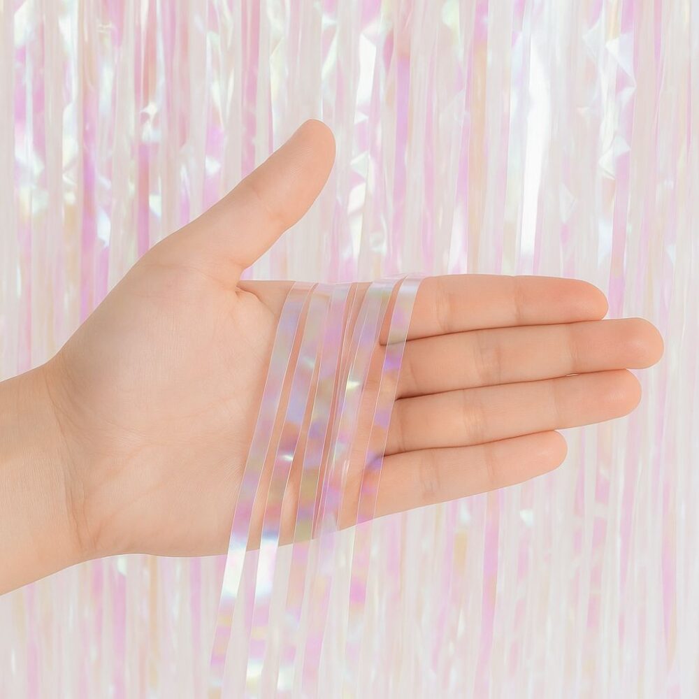 וילון פרנזים לקישוט בצבע לבן מטאלי