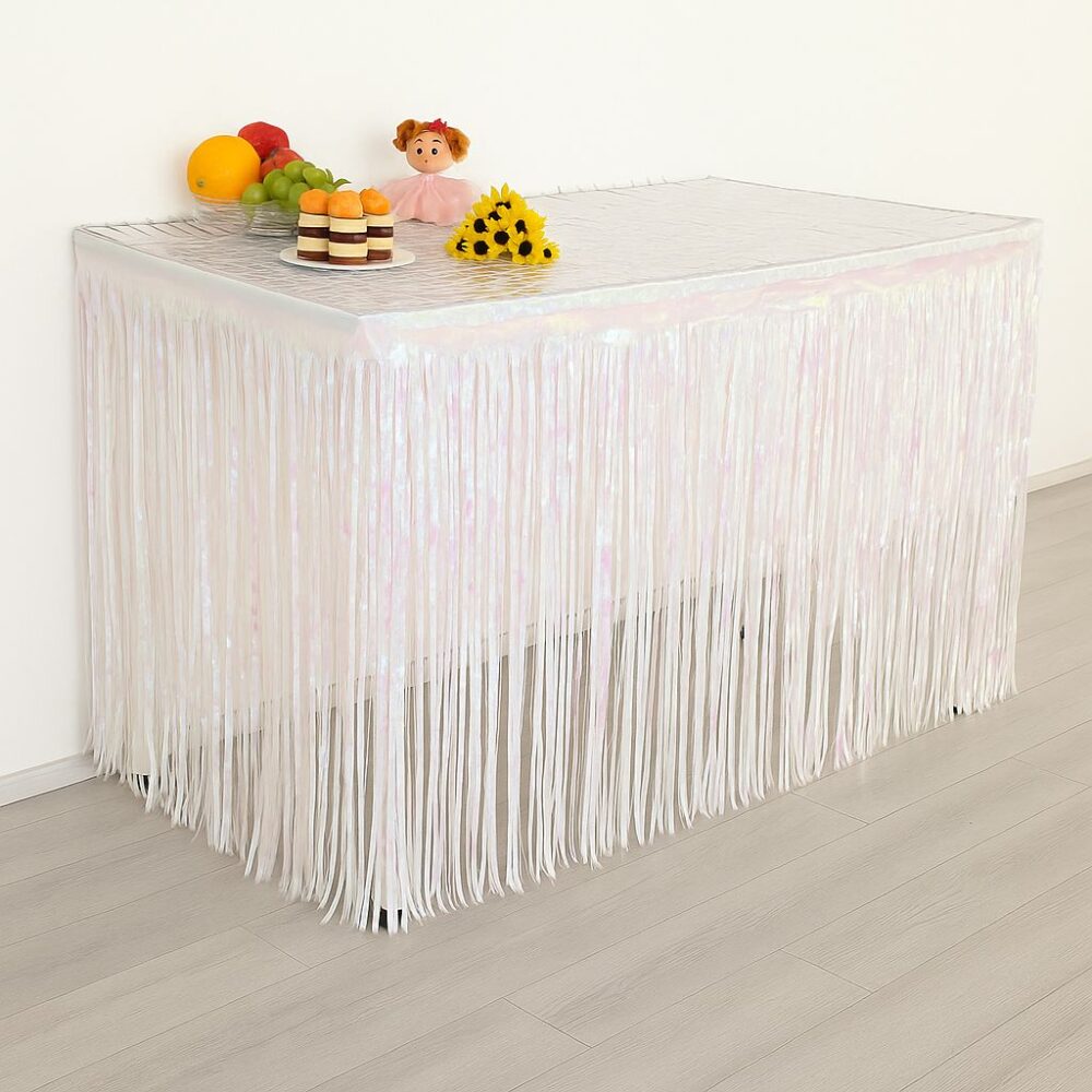 חצאית פרנזים לשולחן בצבע לבן מטאלי