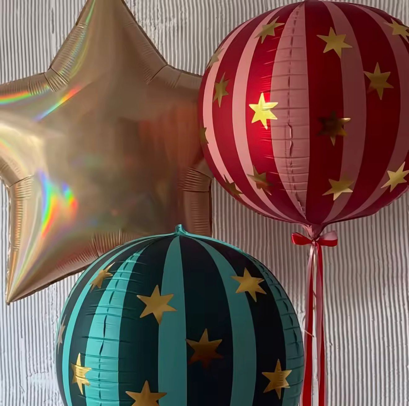 בלון מיילר אורבז 3D פסים ירוק מנטה וכוכבים זהב – תמונה 2