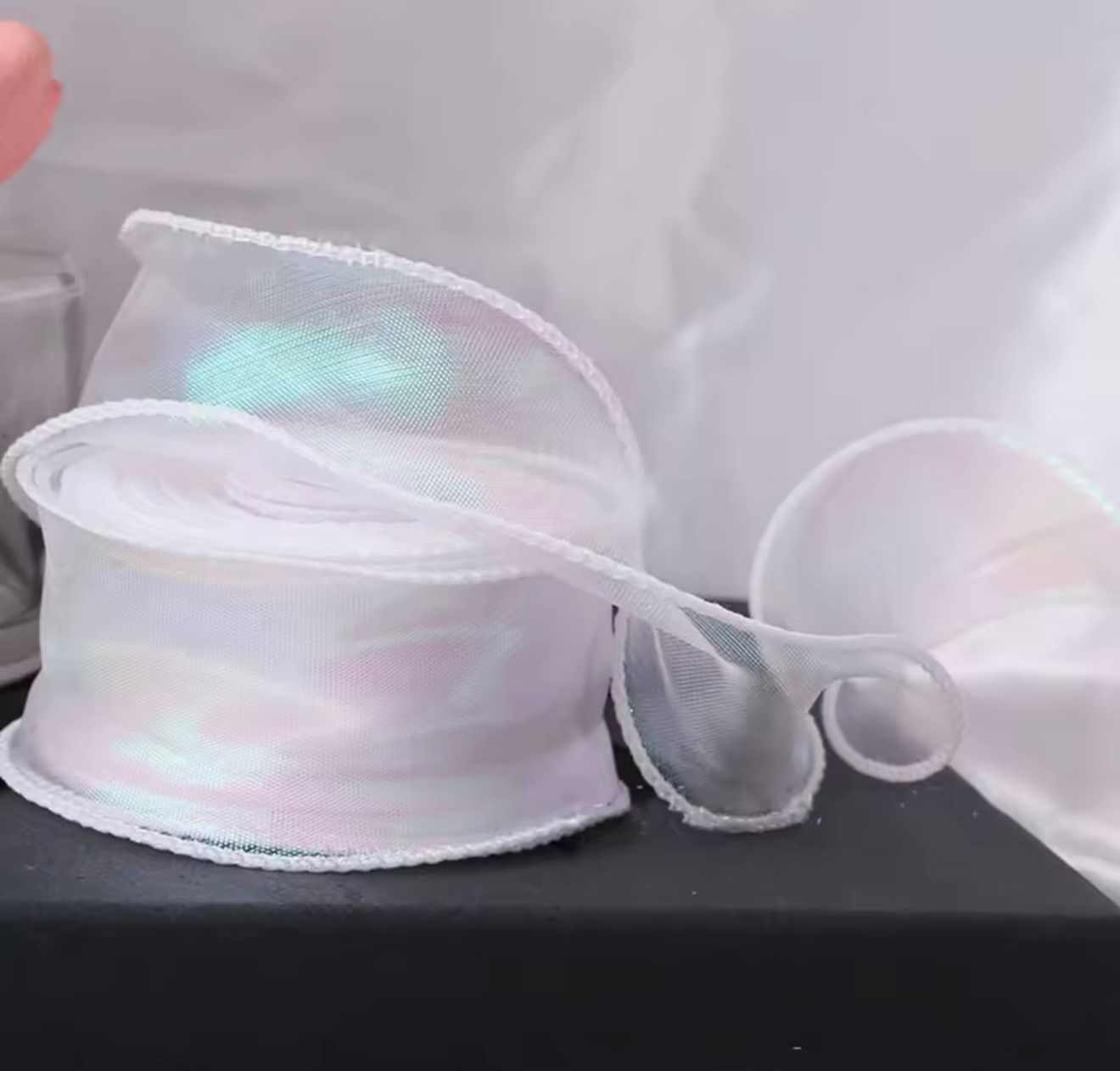 סרט סאטן אורגנזה לבן פנינה עובי 4cm אורך 10 יארד
